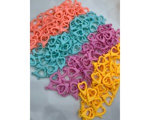 MOSQUETAO CORACAO PLASTICO 2 CM X3,5 CM (PCT C/ 100 UN)